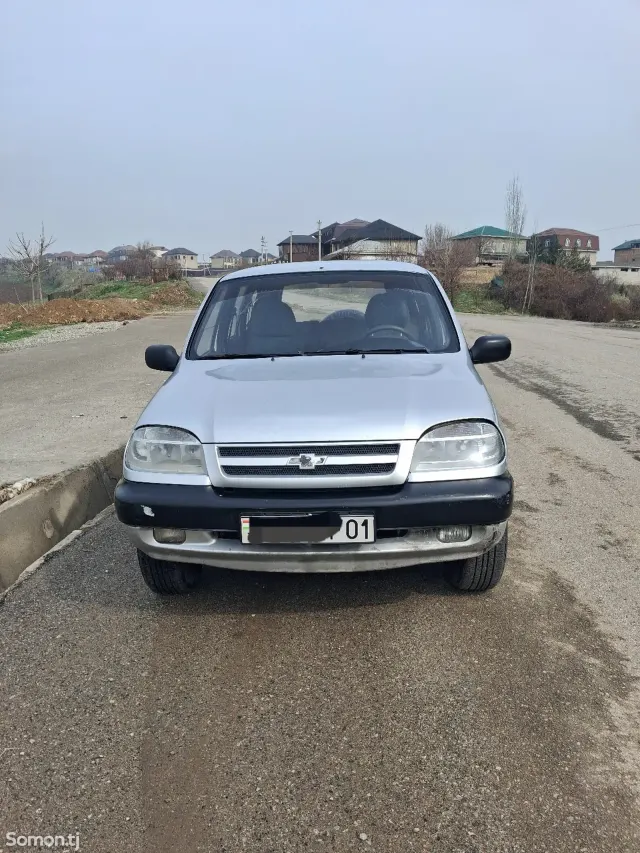 Chevrolet Niva 2005 · 1.7 MT
