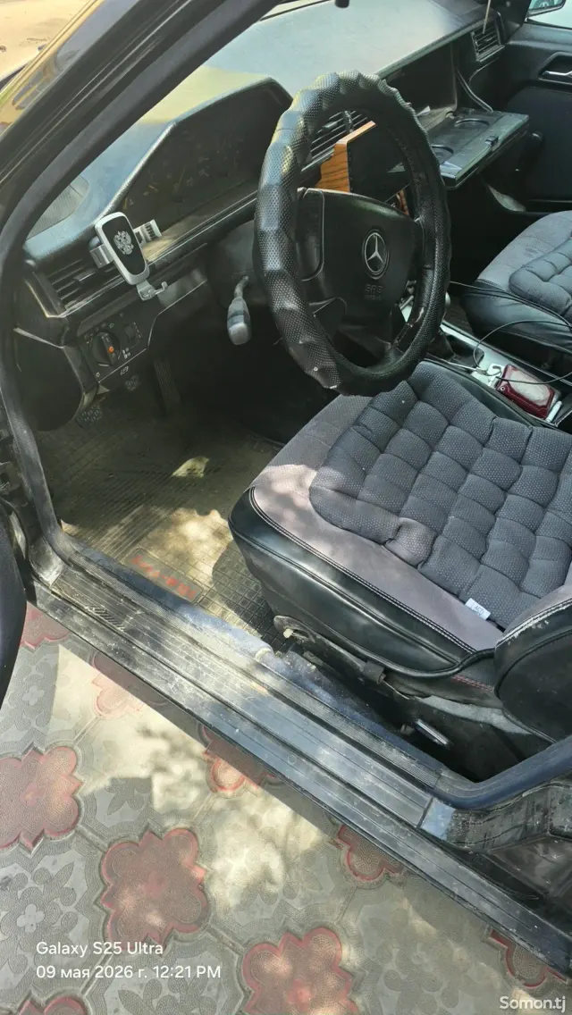 Mercedes-Benz W124 1994 · 2.0 MT