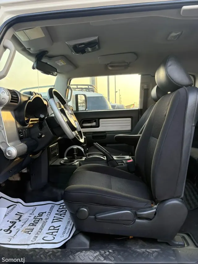 Toyota FJ Cruiser 2015 · 4.0 AT