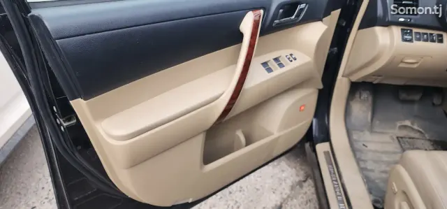 Toyota Highlander 2011 · 4.5 AT