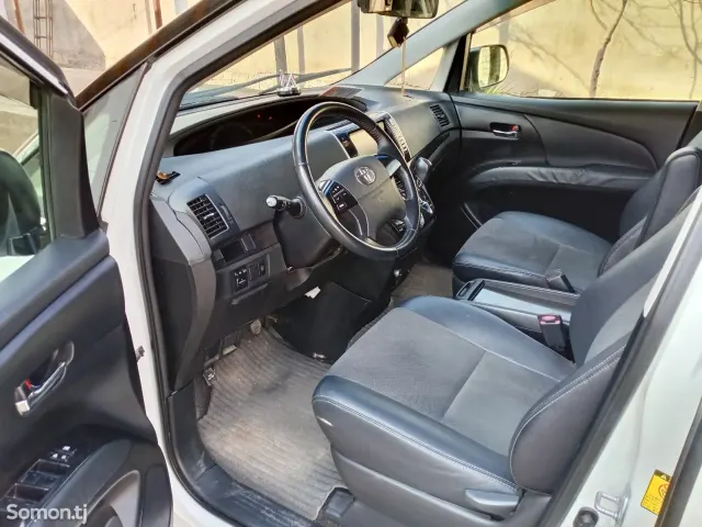 Toyota Estima 2015 · 2.4 AT