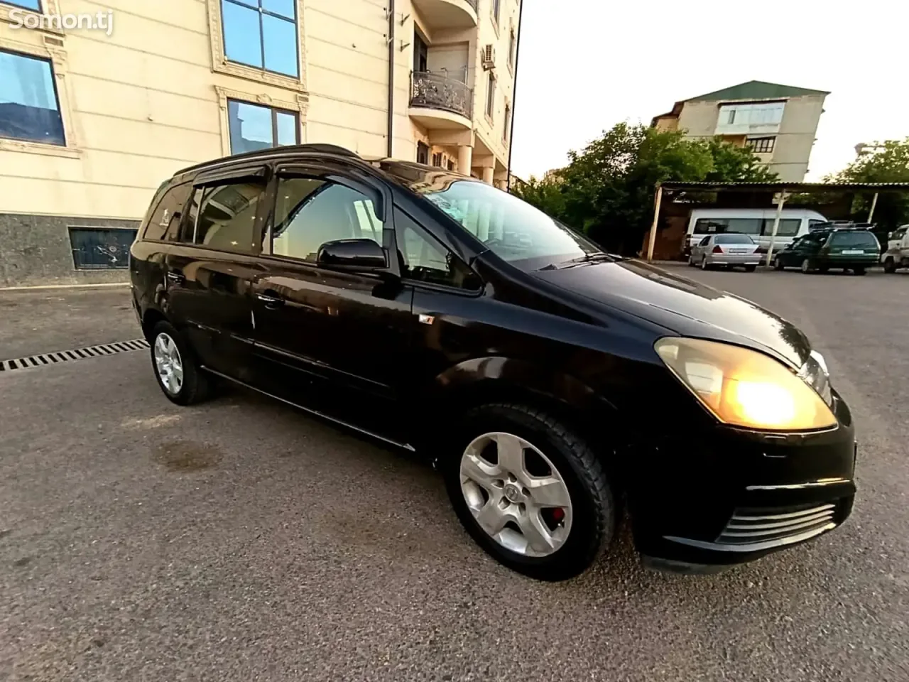 Opel Zafira 2006 · 1.9 MT