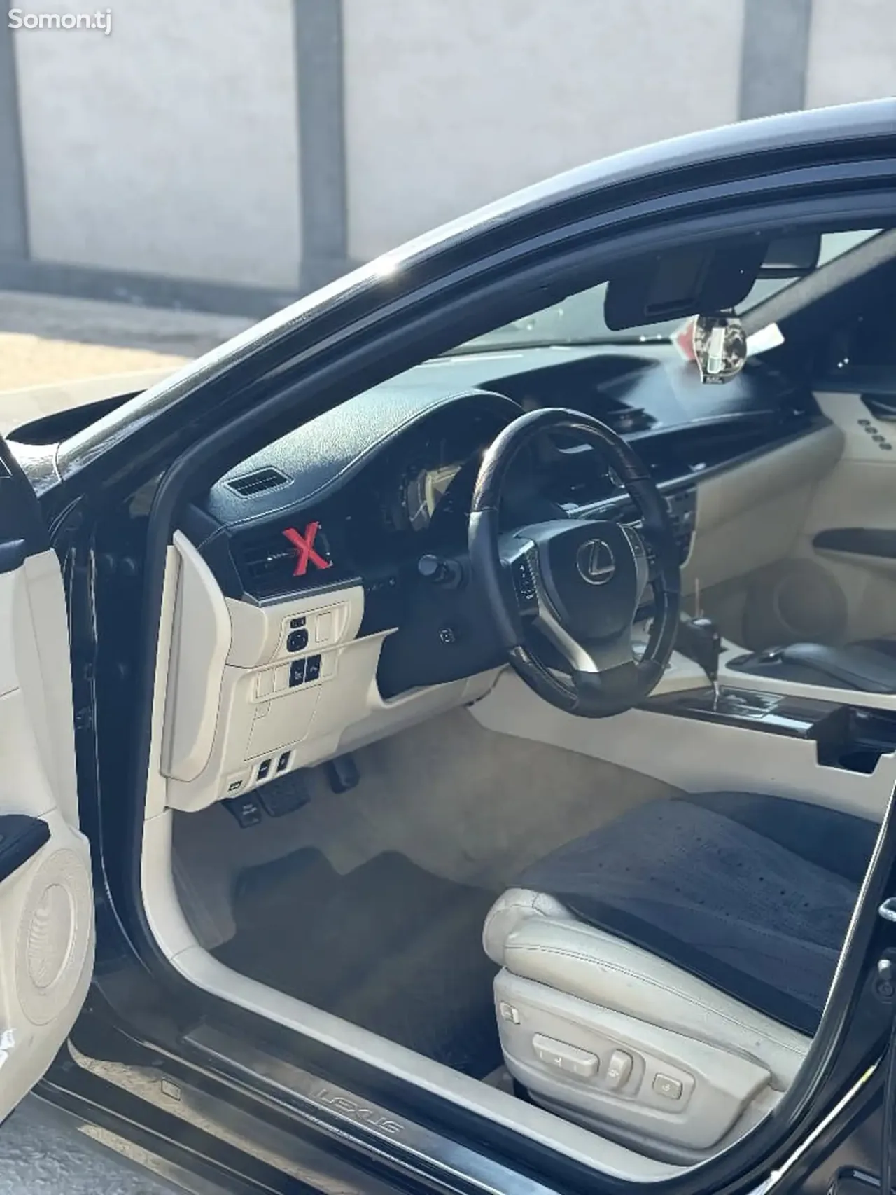 Lexus ES series 2013 · 3.0 AT