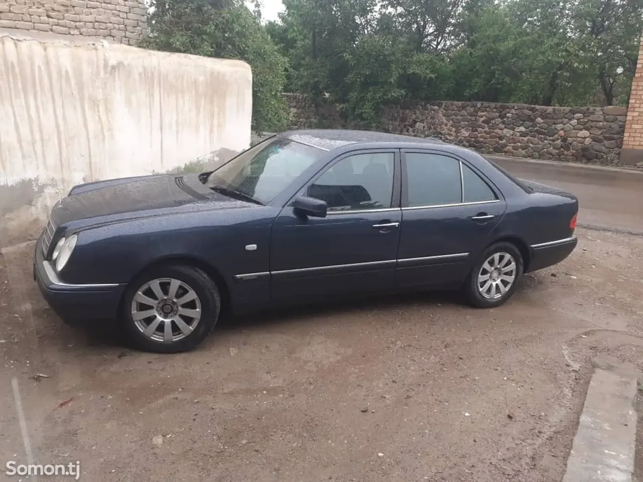 Mercedes-Benz E class 1997 · 2.0 MT