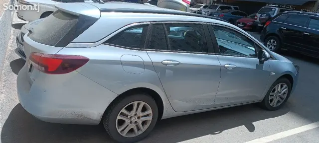 Opel Astra K 2016 · 1.1 MT
