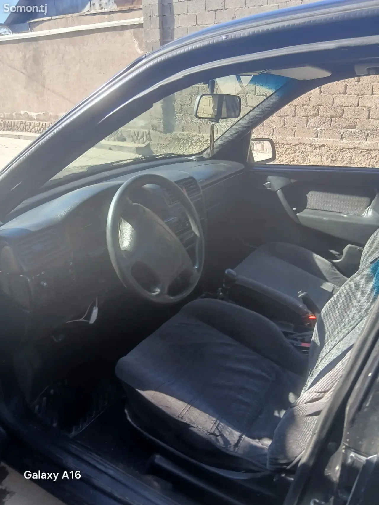 Opel Vectra A 1995 · 1.6 MT