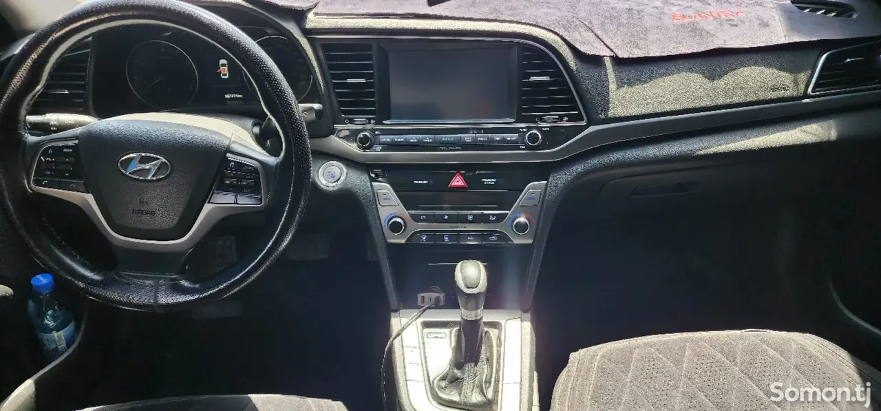 Hyundai Elantra 2017 · 2.0 AT