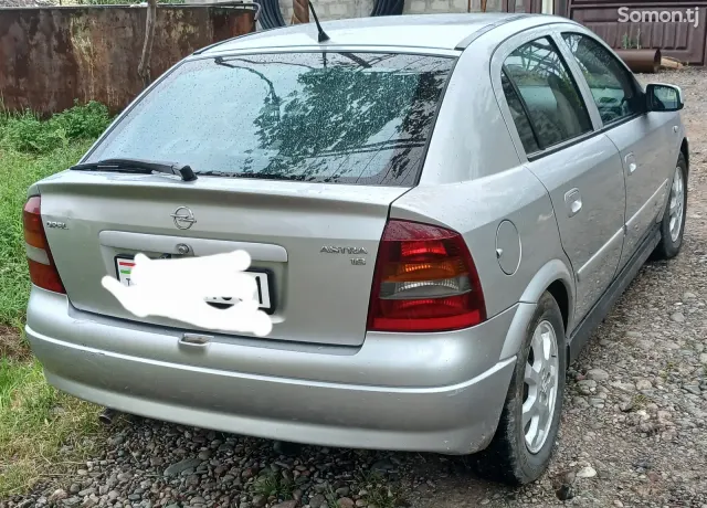 Opel Astra G 1999 · 1.6 MT