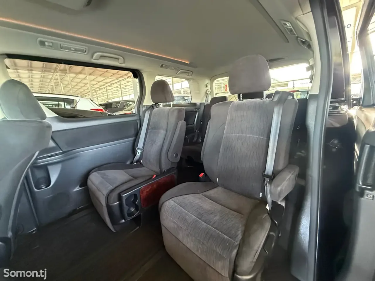 Toyota Vellfire 2014 · 2.4 AT