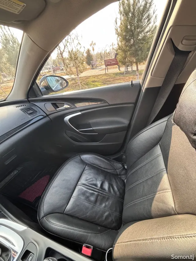 Buick Regal 2011 · AT