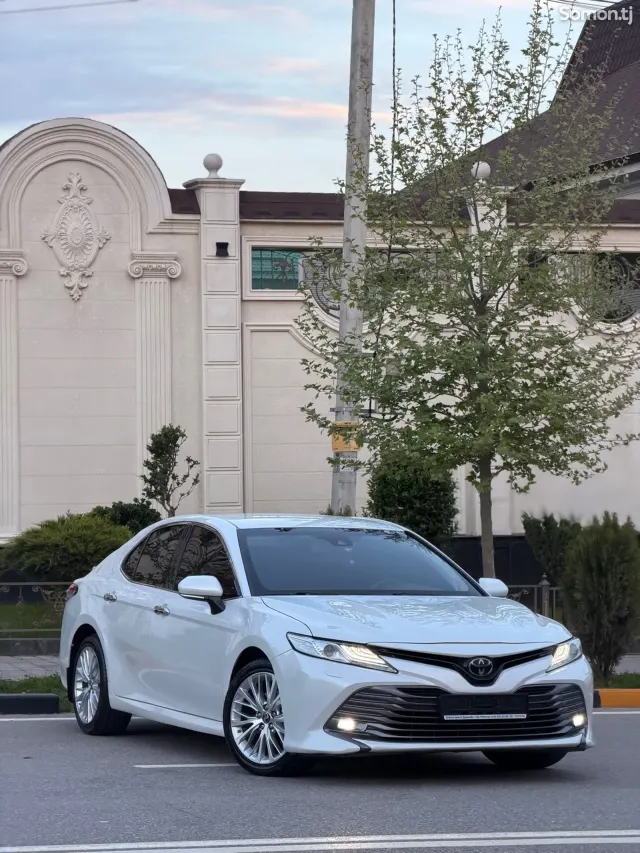 Toyota Camry 2019 · 2.5 AT