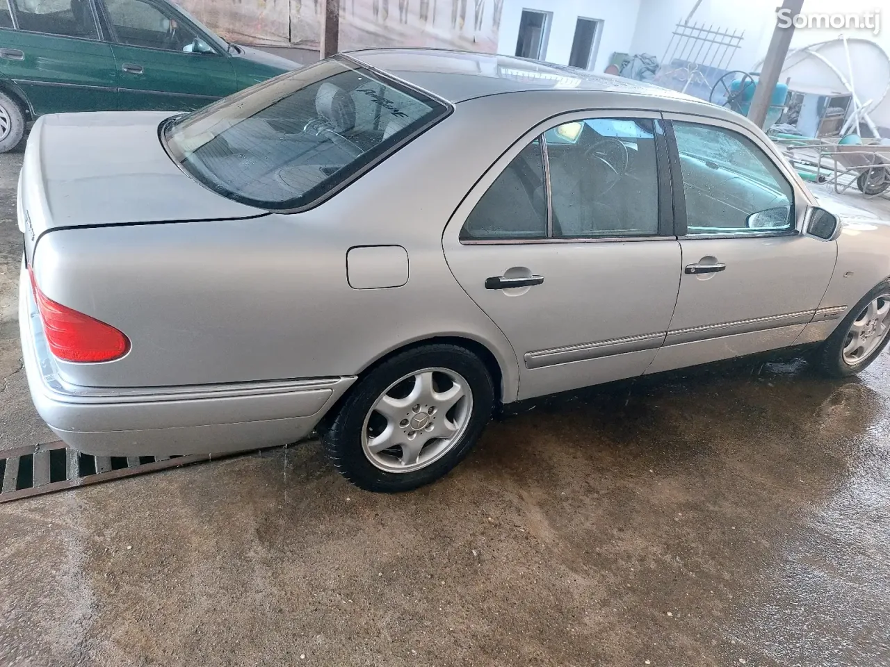 Mercedes-Benz E class 1995 · 2.0 AT