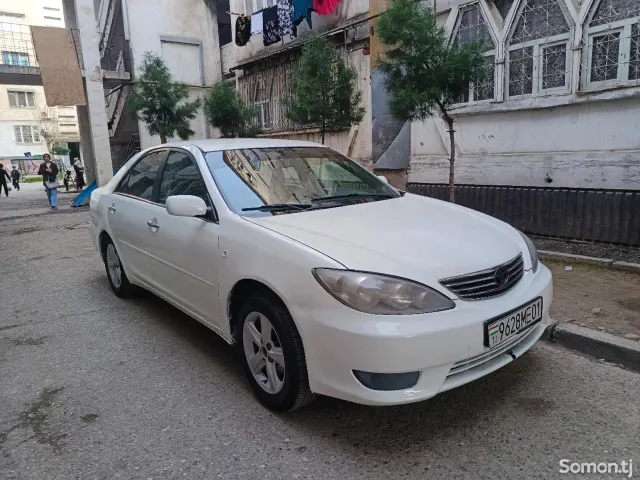 Toyota Camry 2005 · AT