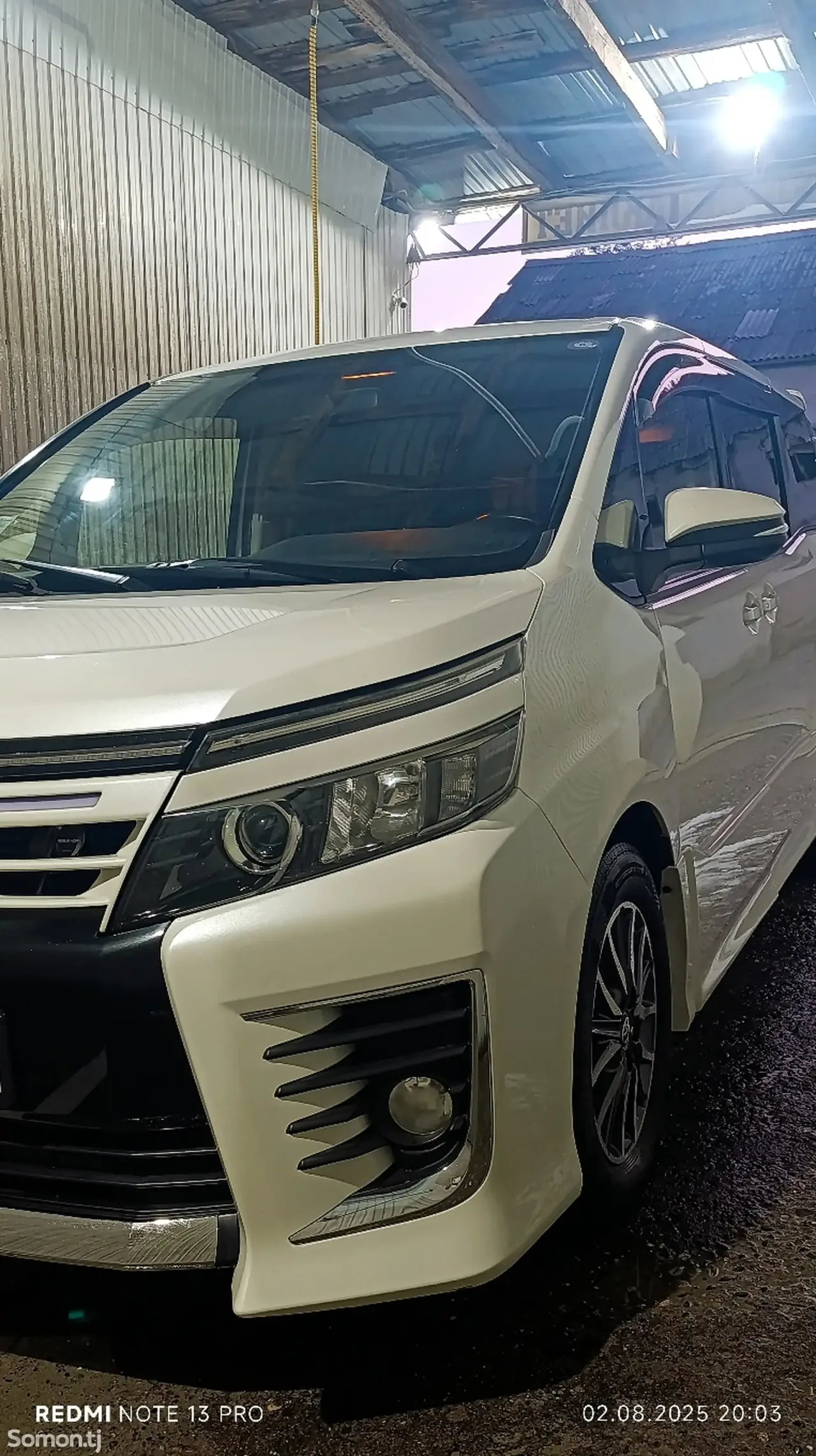 Toyota Voxy 2014 · 1.8 AT