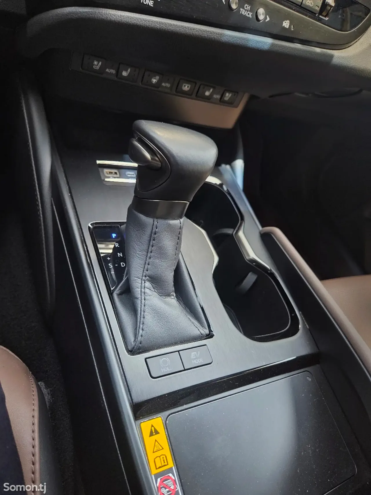 Lexus ES series 2024 · 2.5 AT