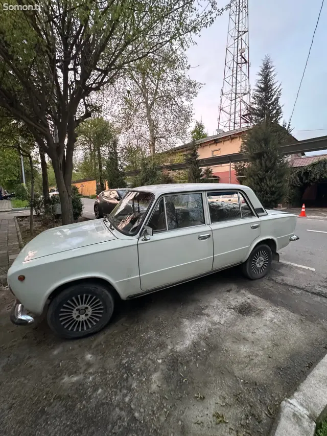 Lada (ВАЗ) 2113 1984 · 1.3 MT