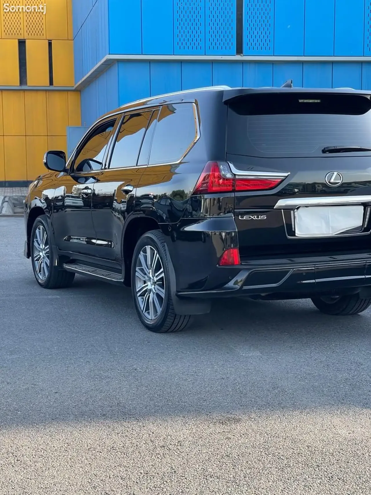 Lexus LX series 2018 · 5.7 AT