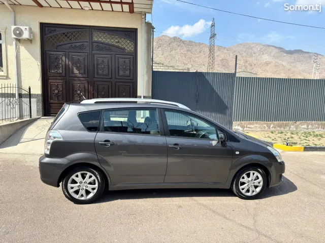 Toyota Corolla Verso 2009 · 2.2 MT