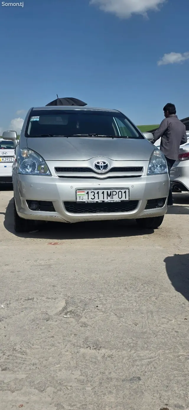 Toyota Avensis Verso 2006 · 0.8 MT