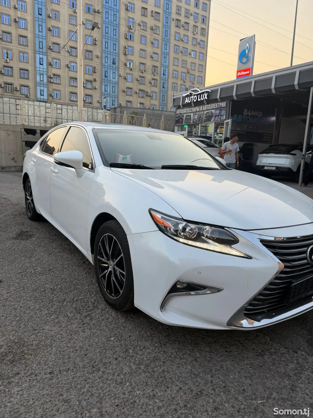 Lexus ES series 2014 · 3.5 AT