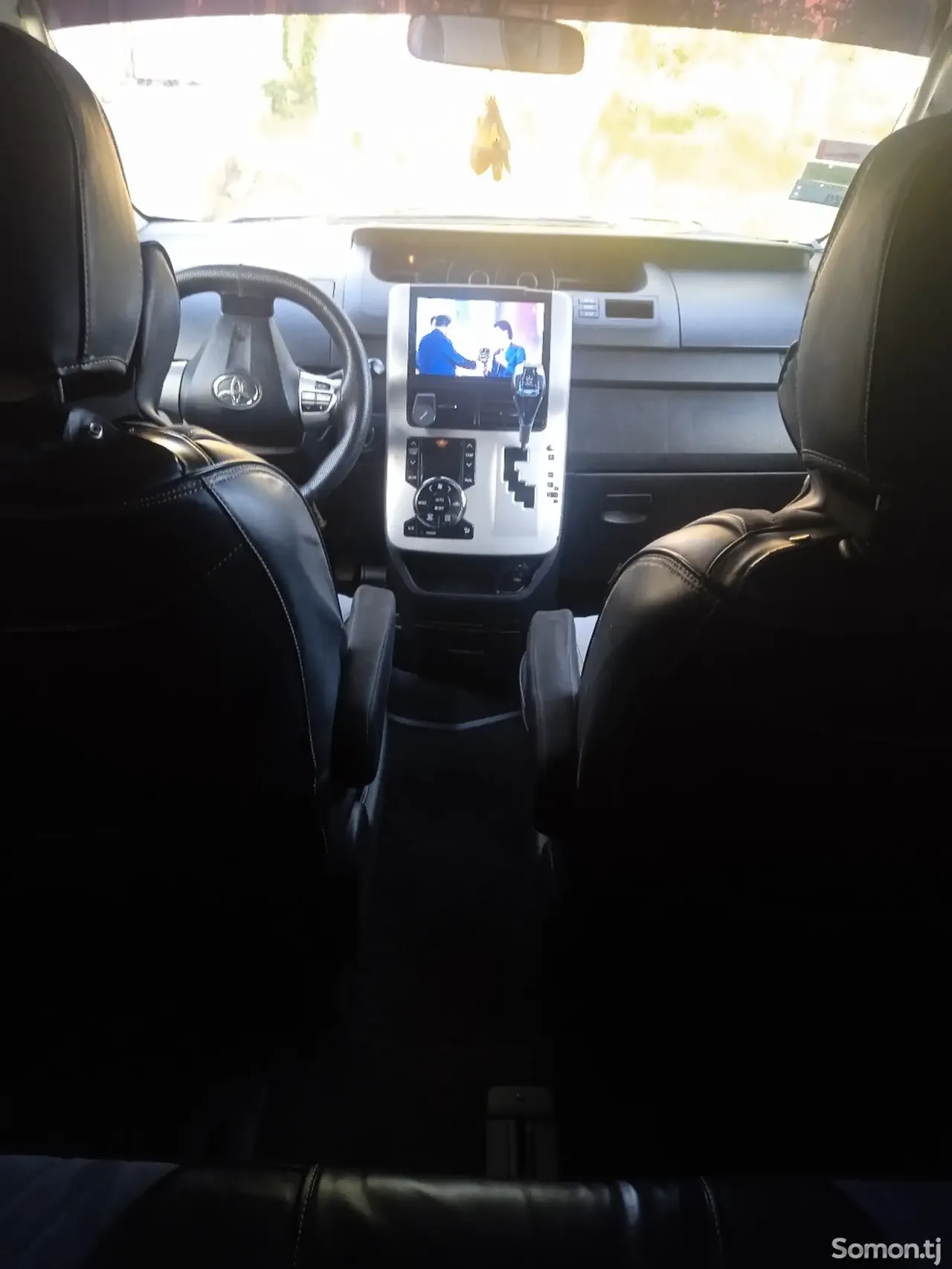 Toyota Voxy 2010 · 2.0 AT