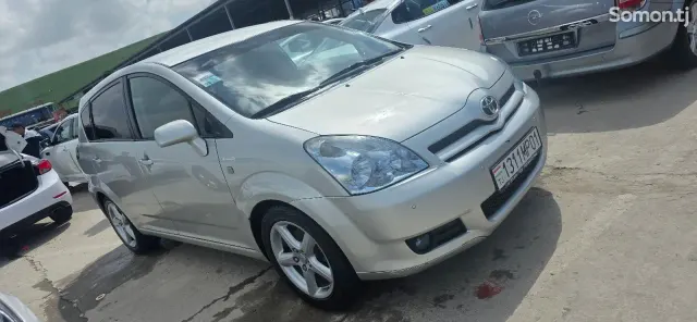 Toyota Avensis Verso 2006 · 0.8 MT