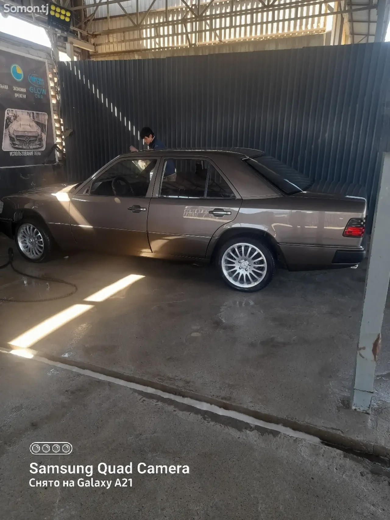 Mercedes-Benz W124 1988 · 2.0 MT