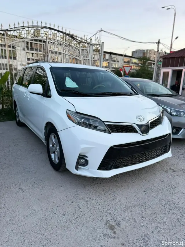 Toyota Sienna 2014 · 3.5 AT
