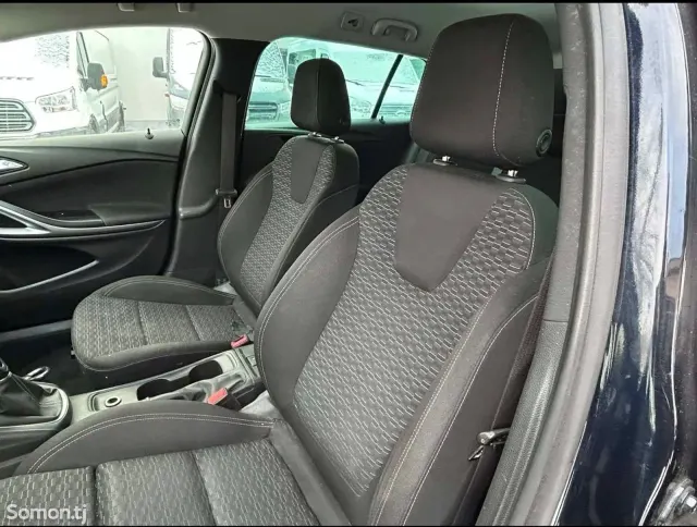 Opel Astra K 2019 · 1.0 MT