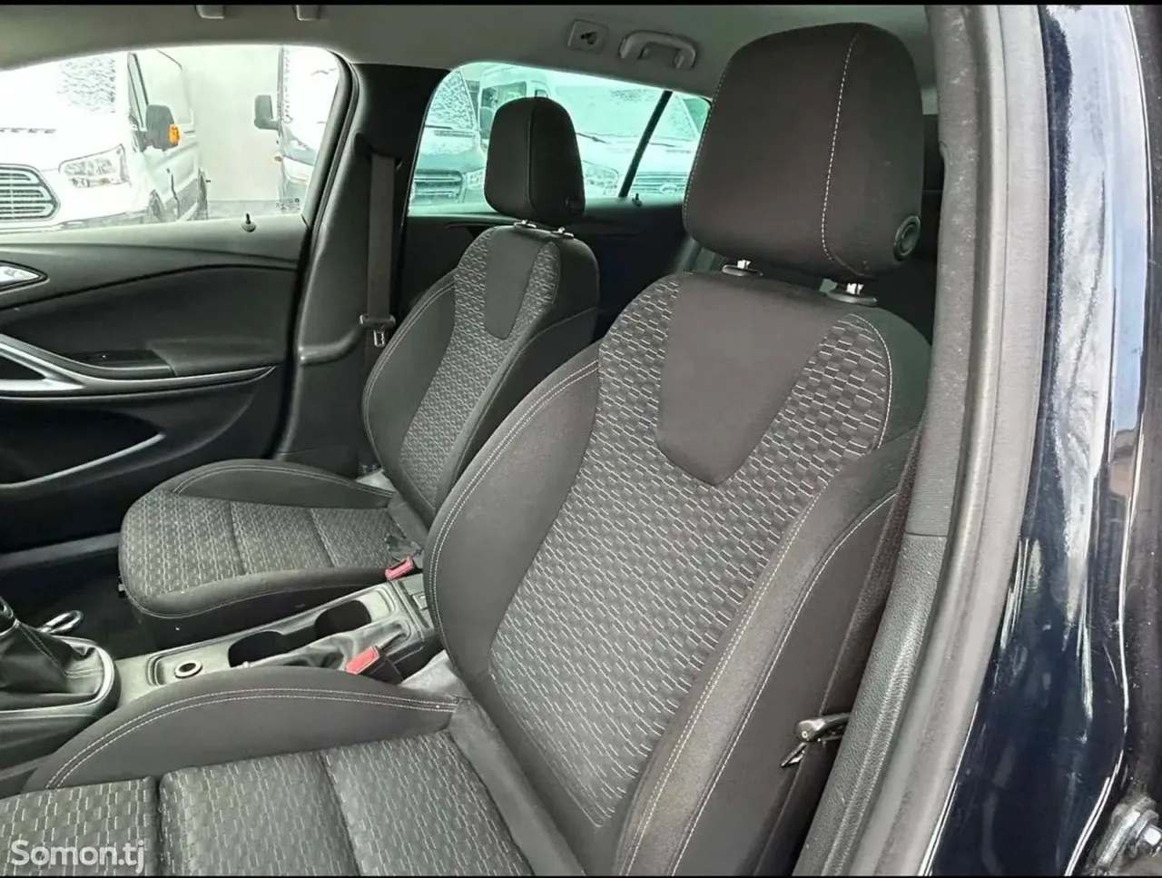 Opel Astra K 2019 · 1.0 MT