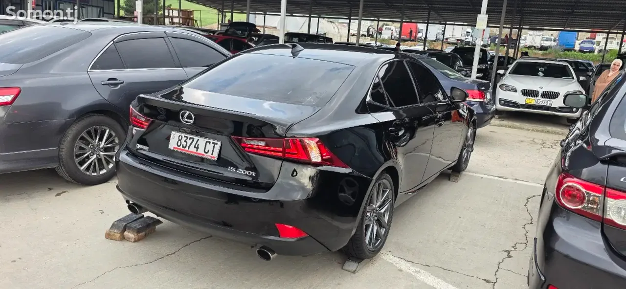 Lexus IS series 2016 · 2.0 AT
