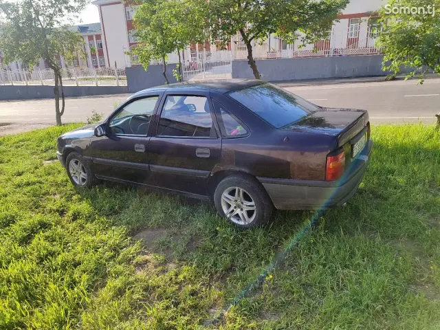 Opel Vectra A 1990 · 1.6 MT