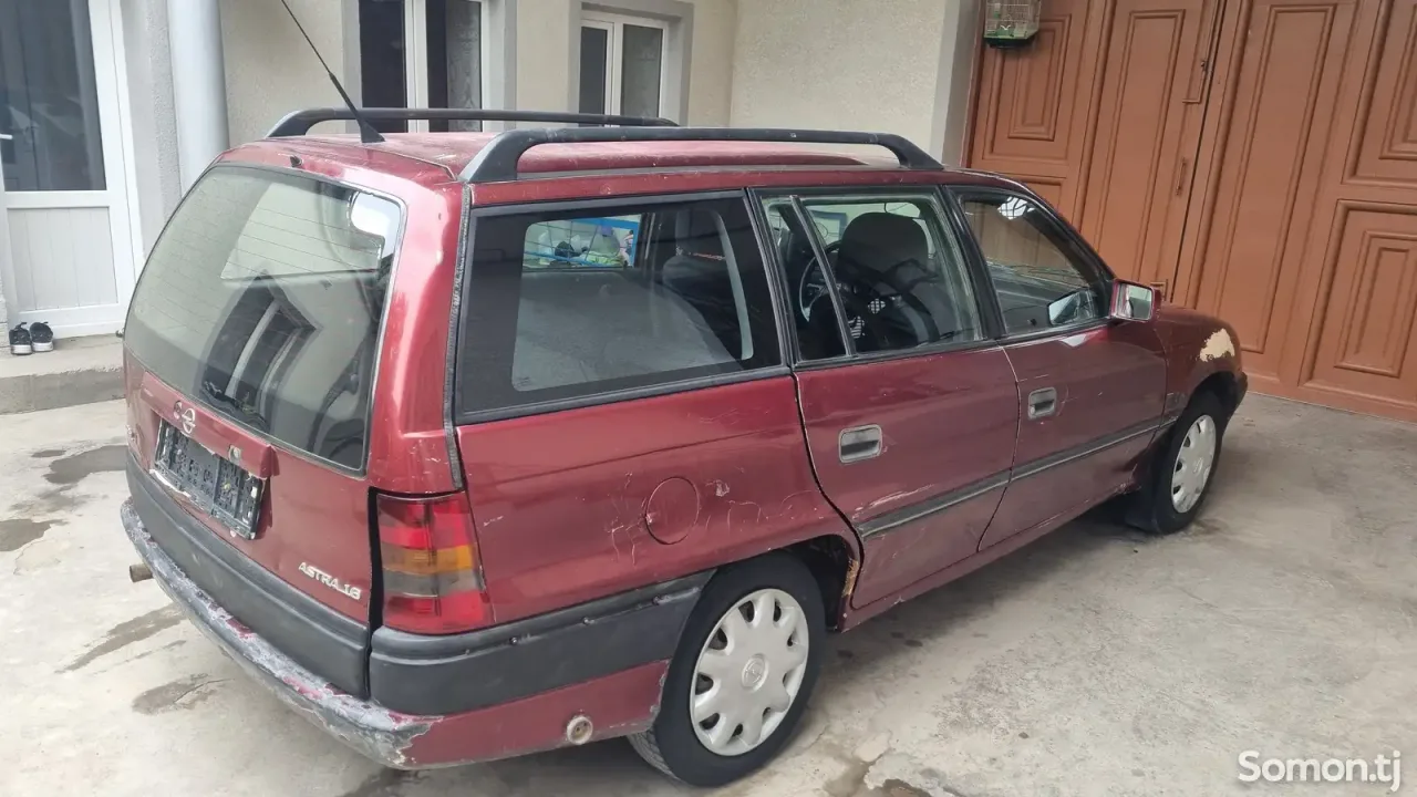 Opel Astra F 1992 · 1.6 MT