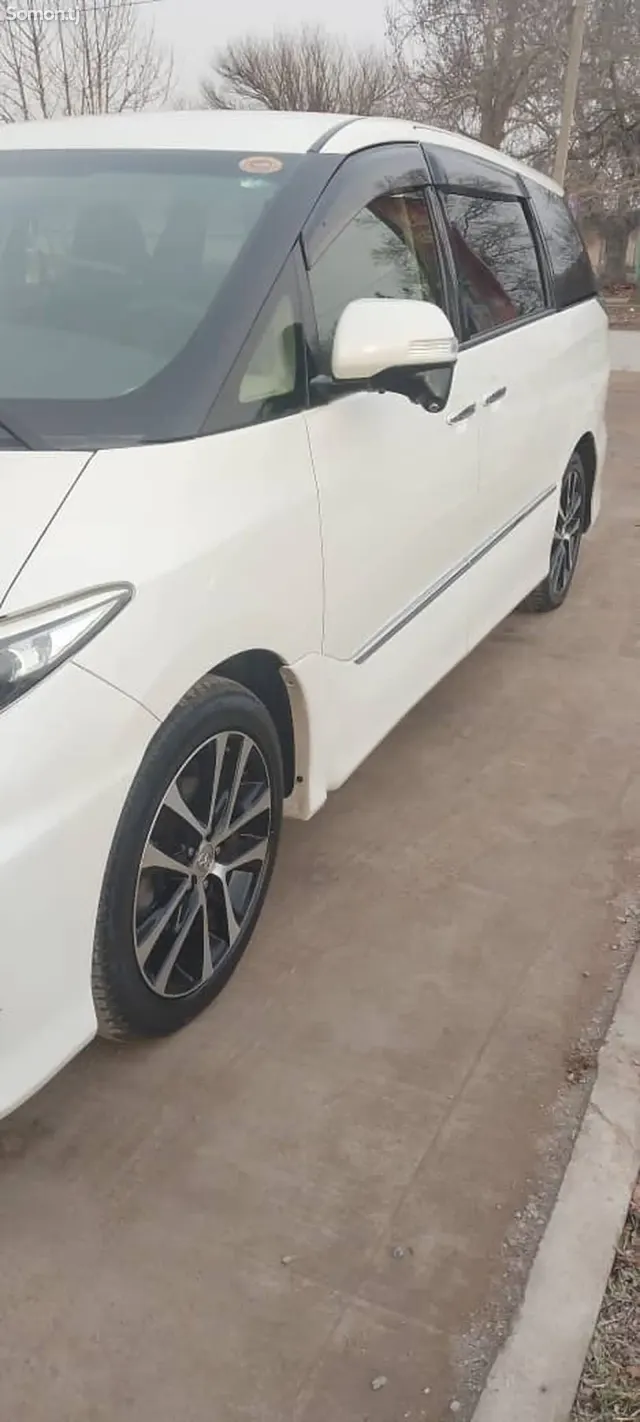 Toyota Estima 2014 · 2.4 AT