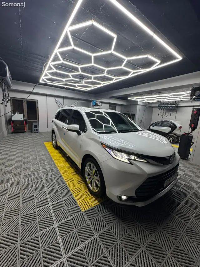 Toyota Sienna 2024 · 2.5 AT