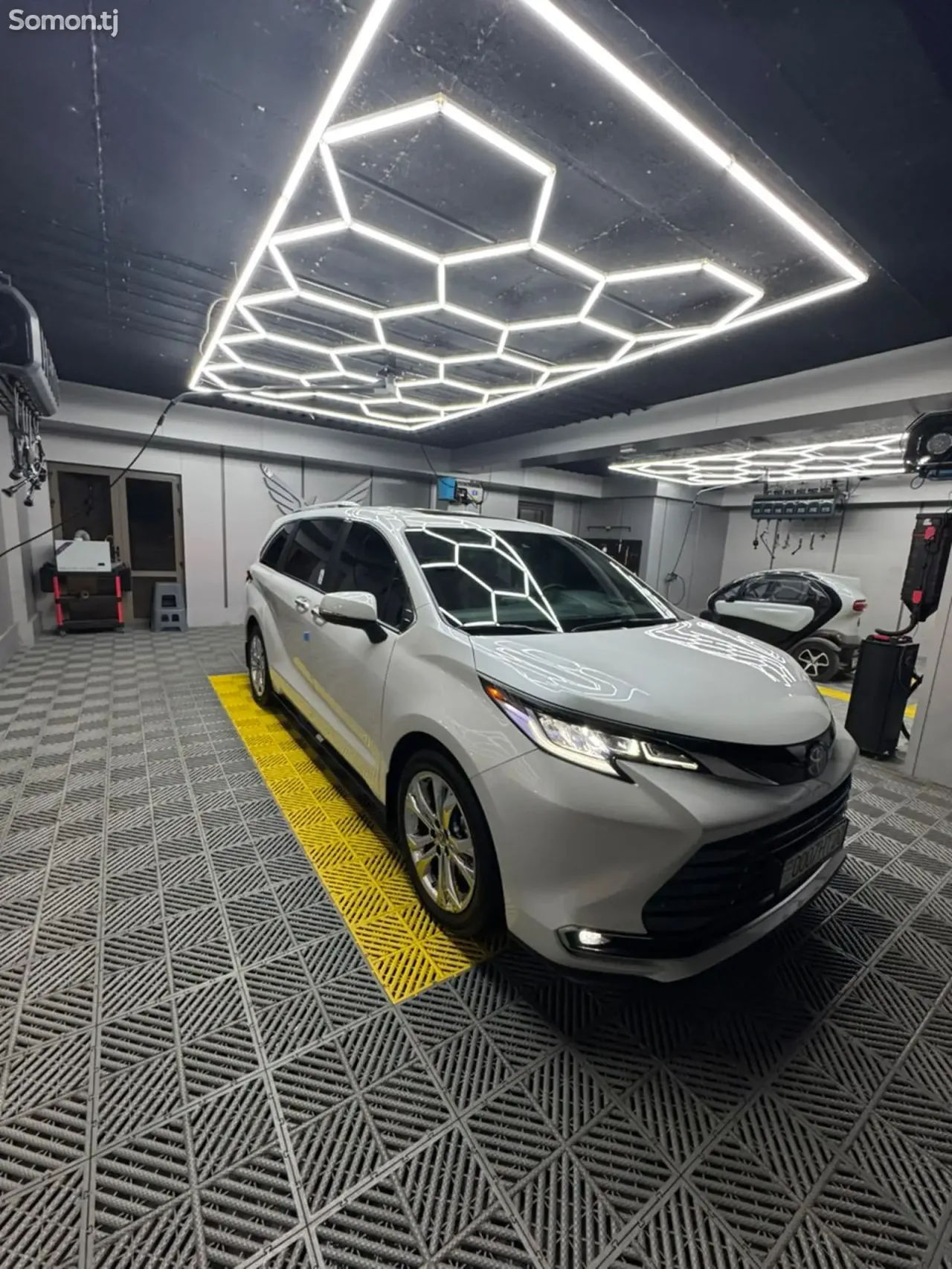 Toyota Sienna 2024 · 2.5 AT