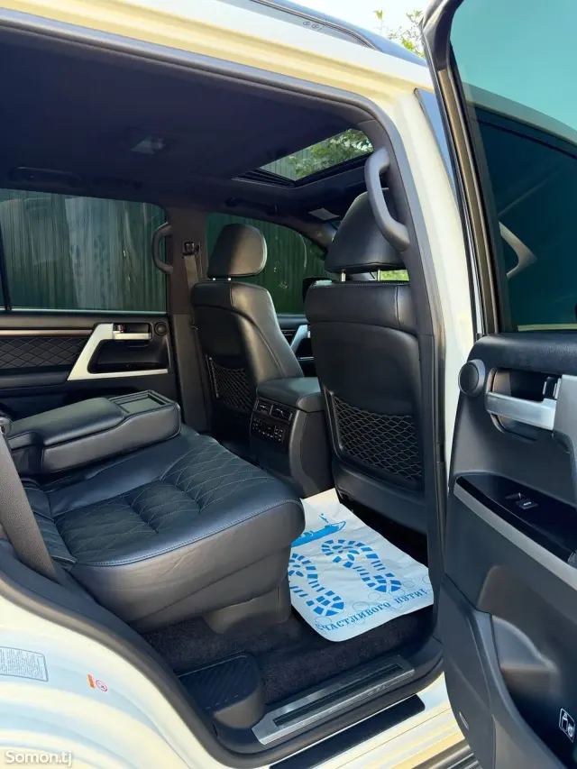 Toyota Land Cruiser 2019 · 4.6 AT