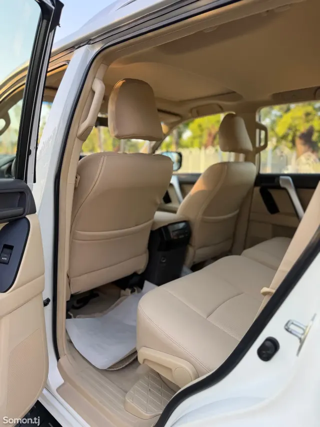 Toyota Land Cruiser Prado 2016 · 4.0 AT