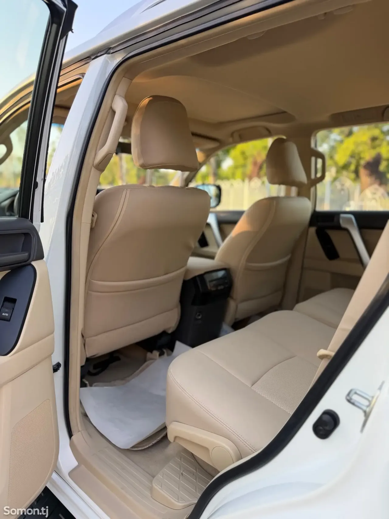 Toyota Land Cruiser Prado 2016 · 4.0 AT