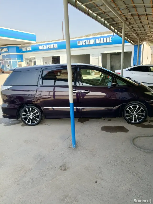 Toyota Estima 2014 · 2.4 AT