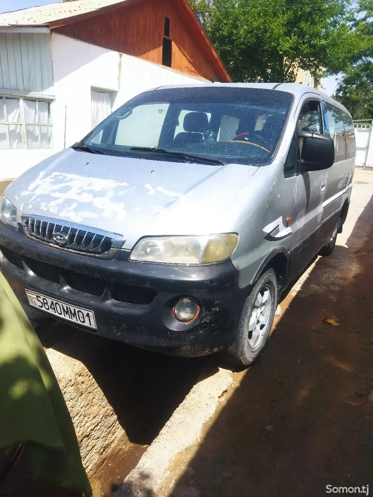 Hyundai Staria 2000 · 2.0 MT