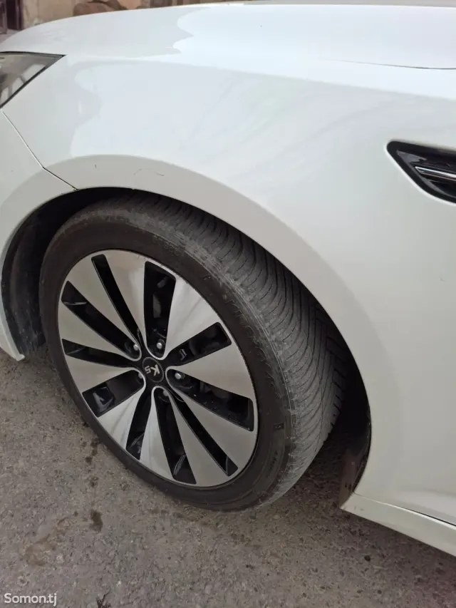 Kia K5 2011 · 2.0 AT