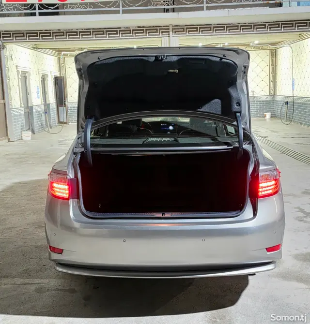Lexus ES series 2015 · 2.5 AT
