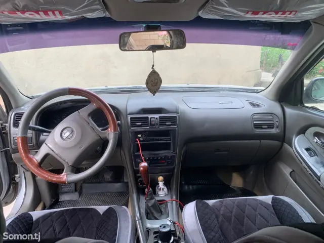 Nissan Maxima 2004 · 3.0 MT