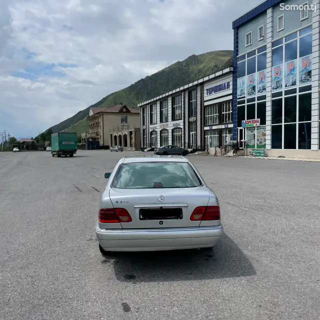 Mercedes-Benz E class 1997 · 2.0 AT