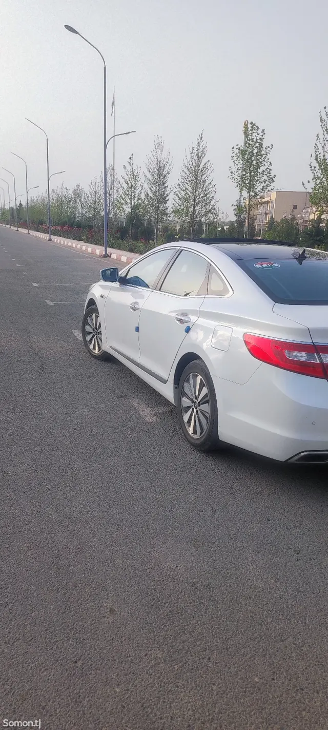 Hyundai Grandeur 2014 · 2.4 AT