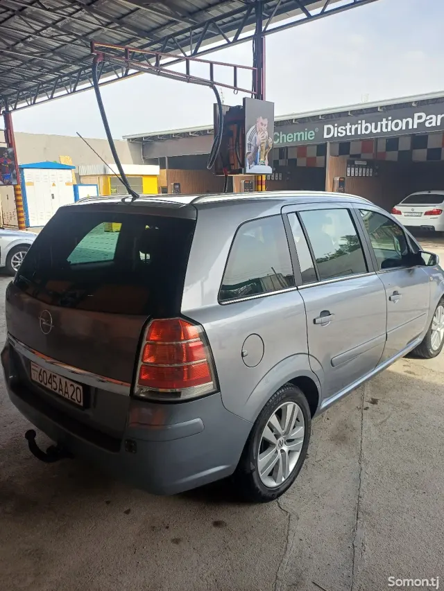 Opel Zafira 2007 · 1.6 MT