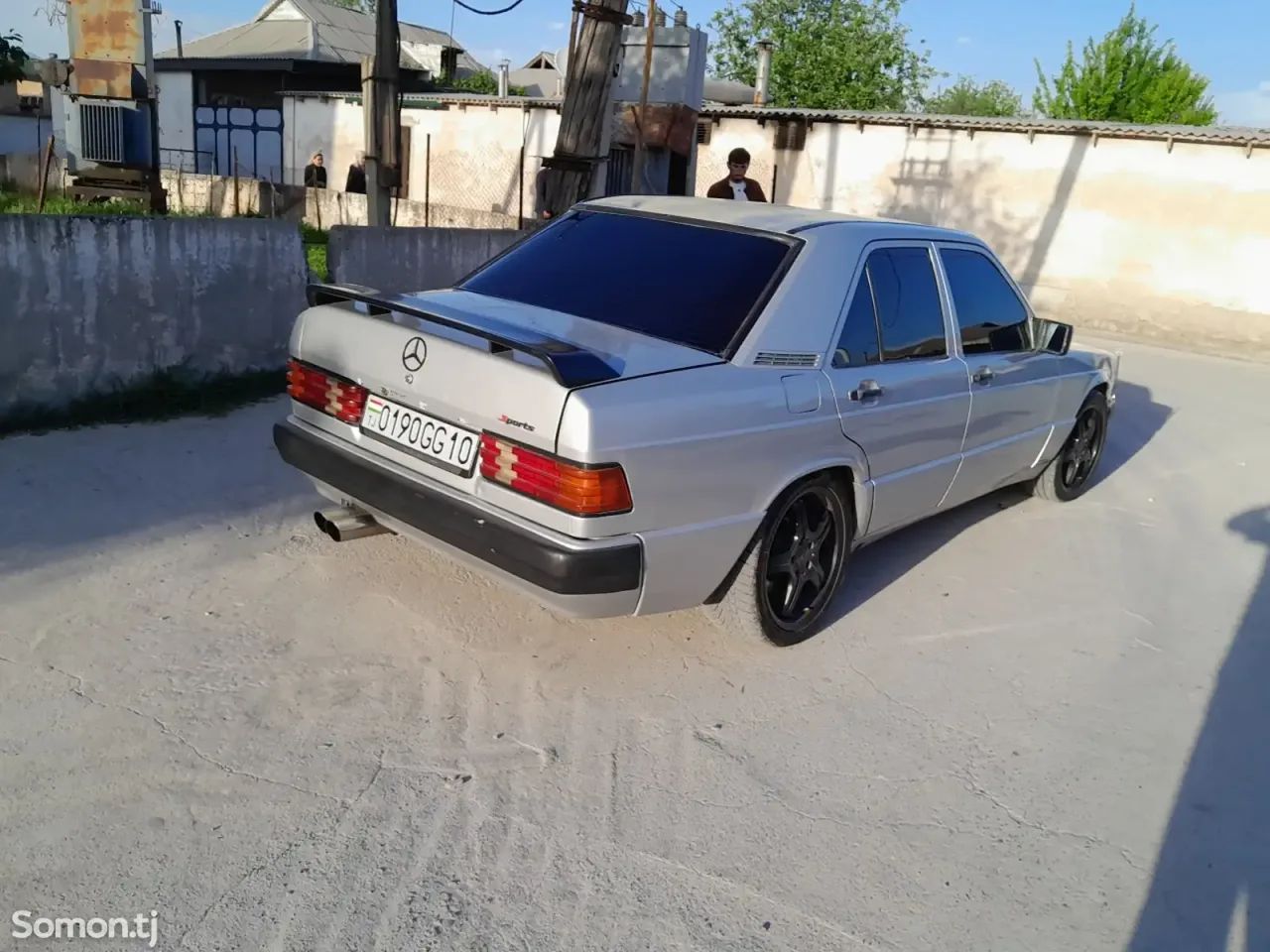 Mercedes-Benz W201 1990 · 2.3 MT