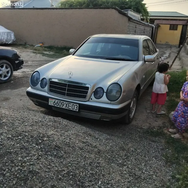 Mercedes-Benz E class 1996 · 2.0 MT