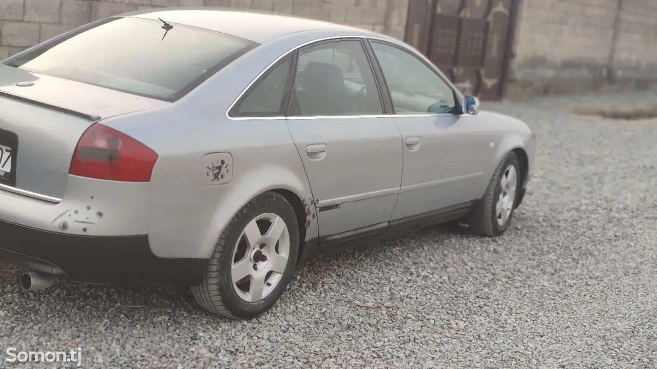 Audi A6 2000 · 1.8 MT